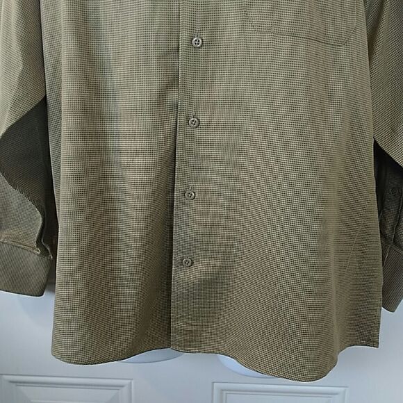 (3/$20) Kenneth Cole waffle print button front shirt - Picture 3 of 8